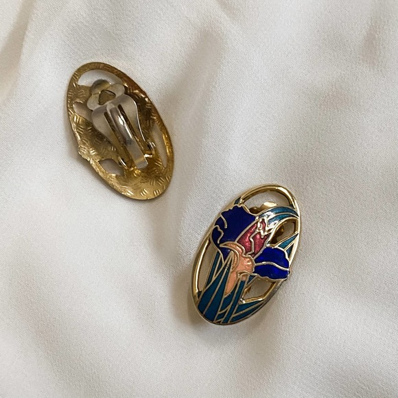 VTG Gold Oval Iris Flower Clip Earrings - Picture 4 of 7